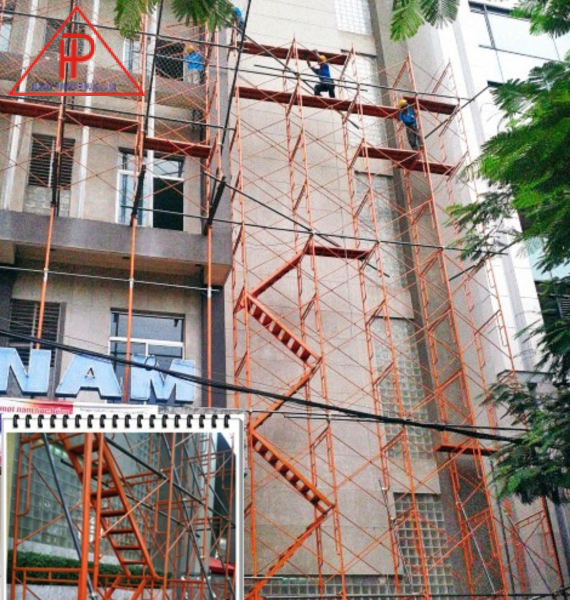 Cầu thang giàn giáo